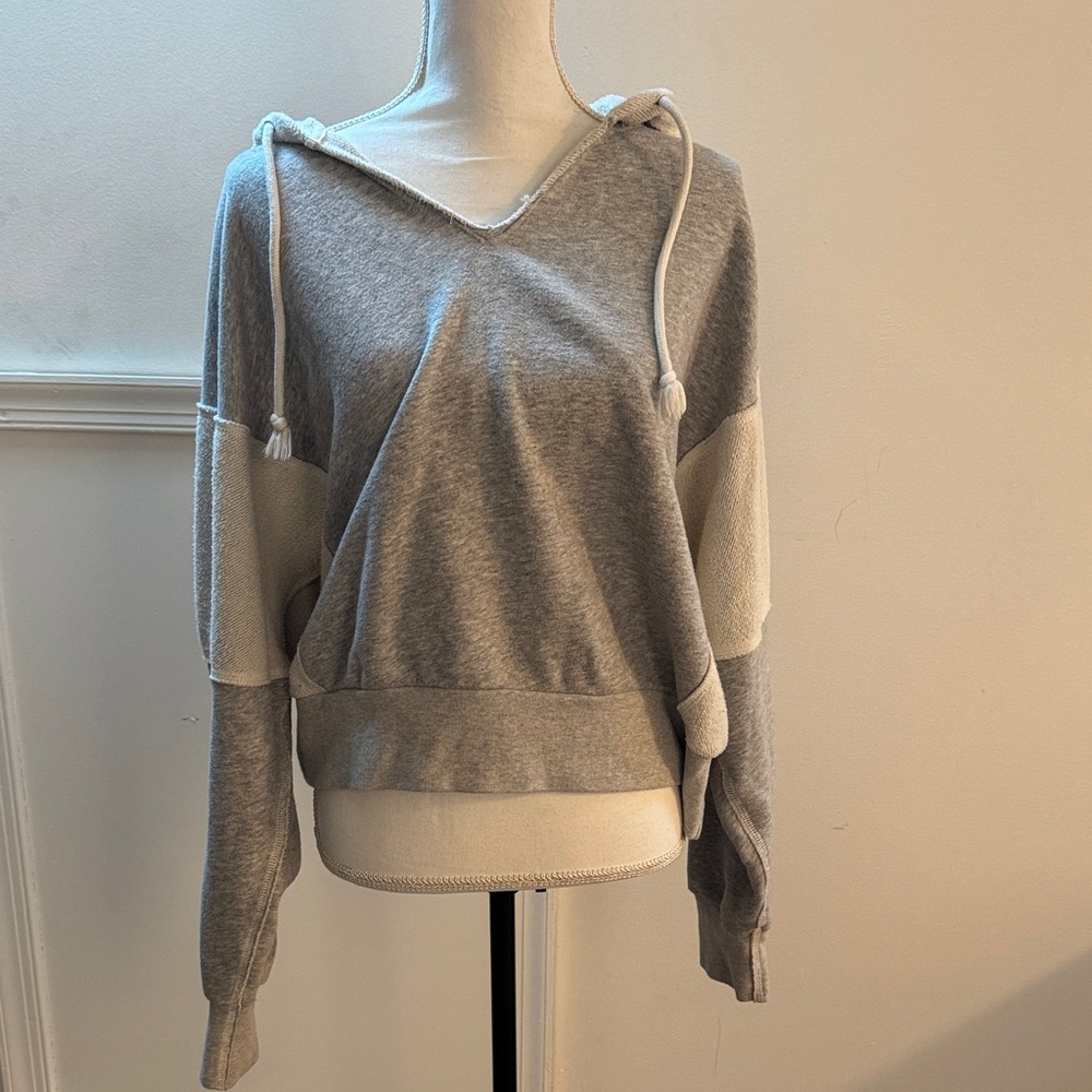 Abercrombie & Fitch Two-Tone Gray and Cream Sweatshirt